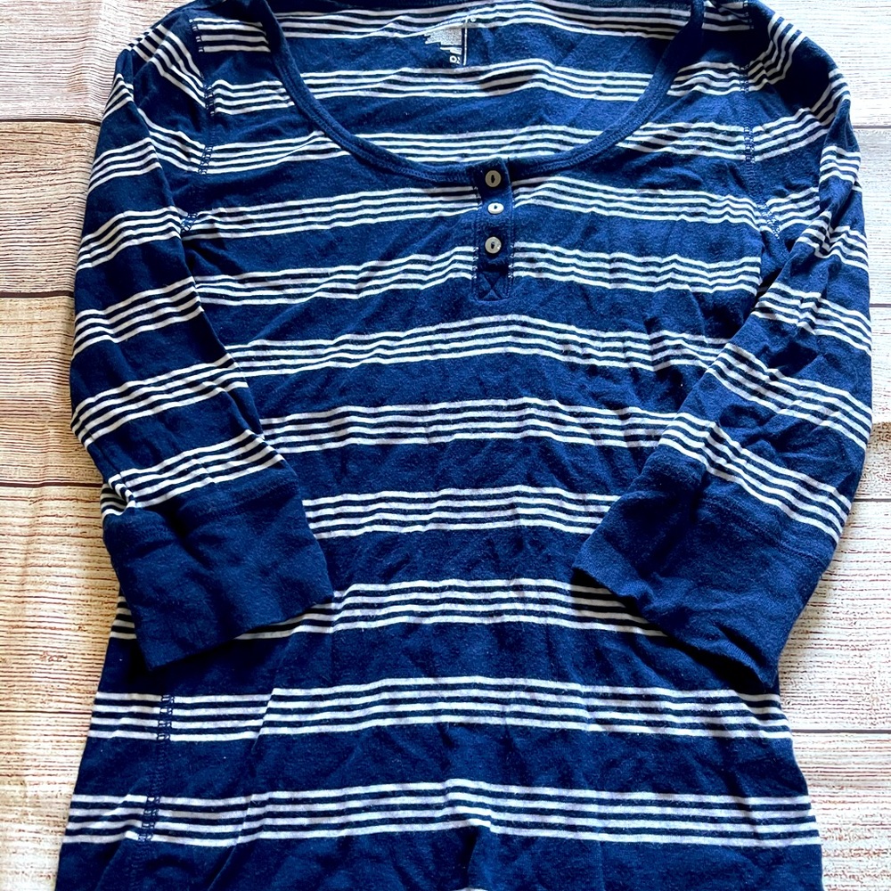 Old Navy Size Small 3/4 Sleeve Shirt